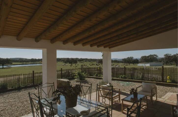 Dormir en una ganaderia de toros en Sevilla